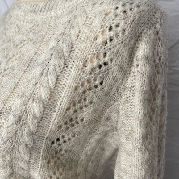 White knitted top with sleeves - Picture 2 of 3